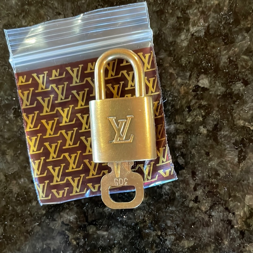 #305 Louis Vuitton lock and key